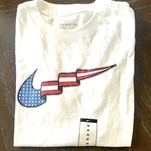 Nike Boys Swoosh Graphic T-Shirt In White Kids Size M NWT Cotton 4th of July